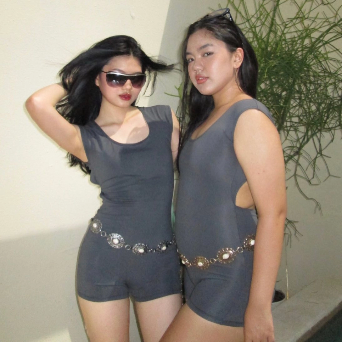 Gái xinh khoe vú lộ ti sexy nóng bỏng cuốn hút ti hồng mê hoặc