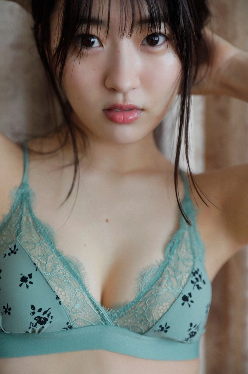 Hình gái xinh vú bự nóng bỏng sexy cuốn hút thân hình đầy đặn mê hoặc