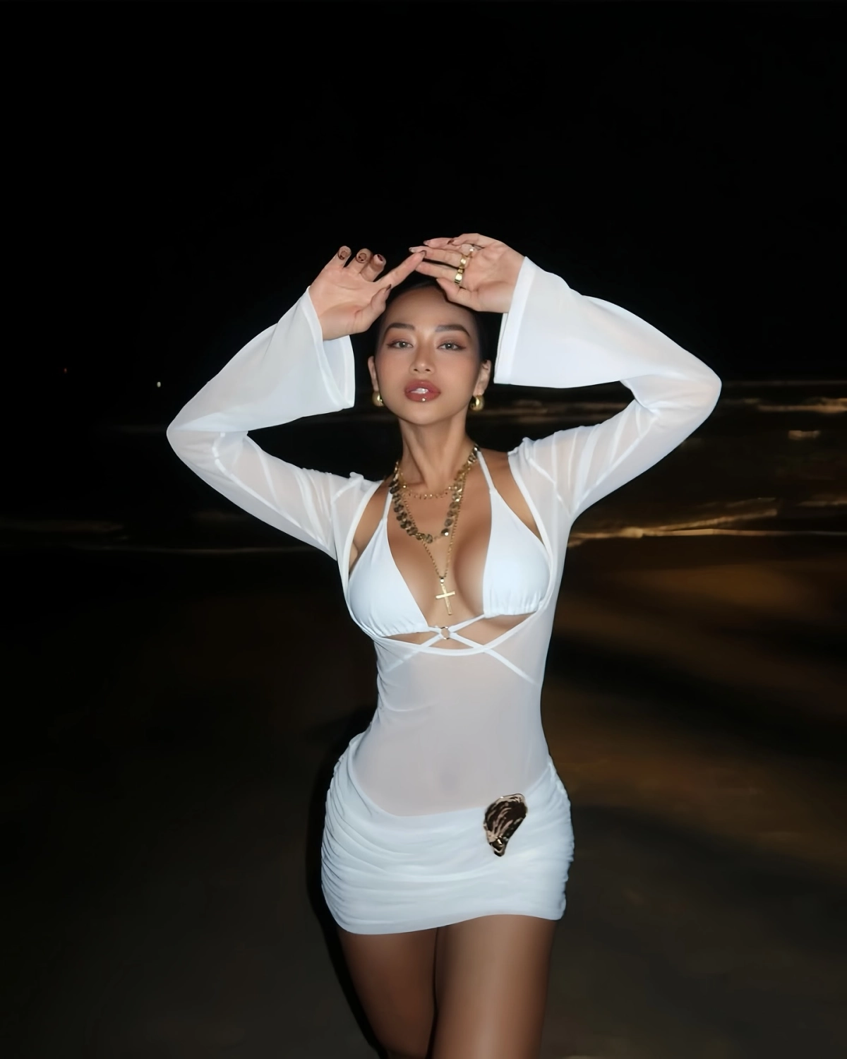 Hình gái xinh vú to sexy nóng bỏng cuốn hút thân hình đầy đặn