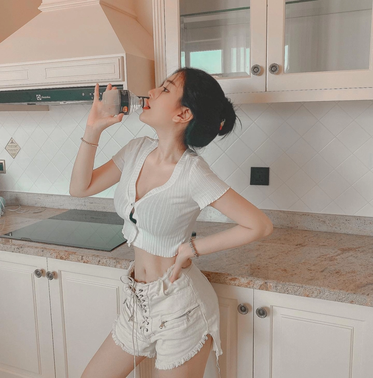 Gái tắm khoe hàng nóng bỏng sexy cuốn hút ướt át mê hoặc cực mạnh