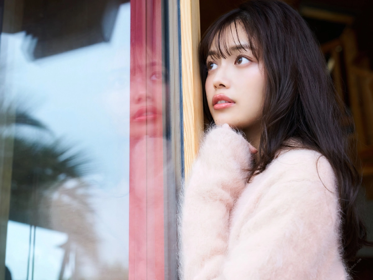 Mori Nami đẹp ngọt mà nóng bỏng