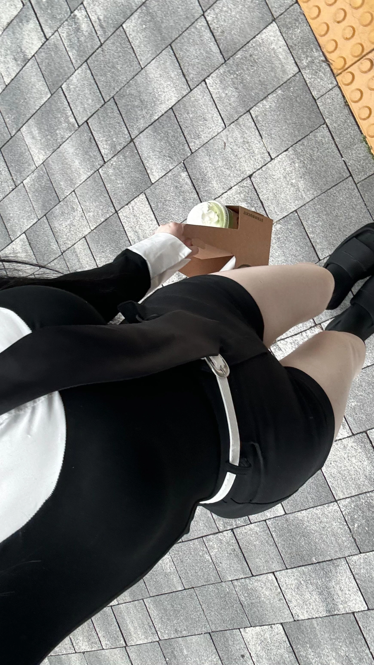 Public khoe hàng sexy nóng bỏng cuốn hút hở hang nơi công cộng mạnh