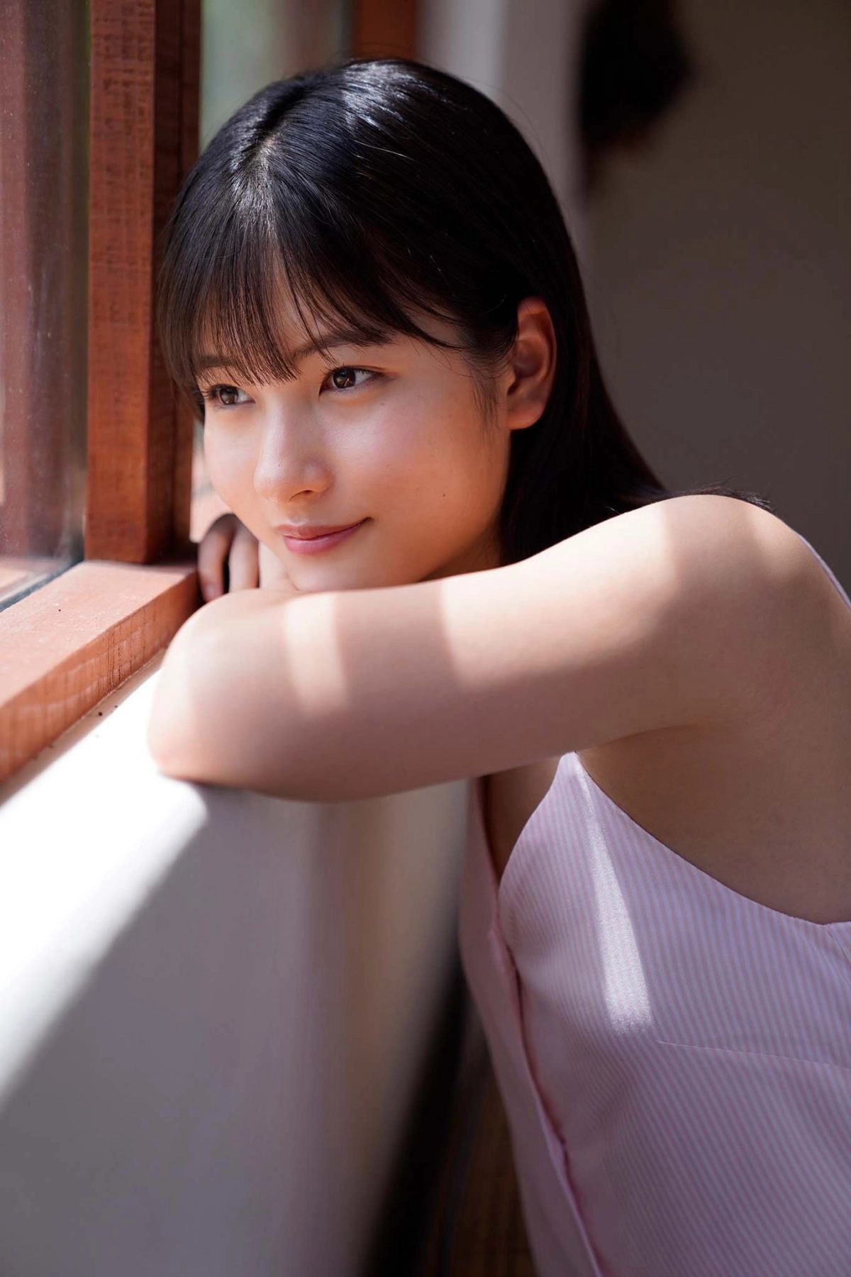 Rio Kitagawa tỏa ra vẻ đẹp mềm mại quyến rũ