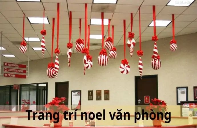 Mách bạn cách trang trí Noel văn phòng đẹp mắt, đơn giản và ấn tượng