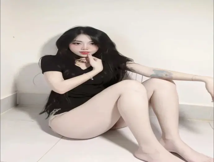 Ảnh gái chụp trước gương đẹp cuốn hút, góc nhìn ấn tượng