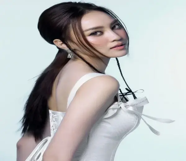 Chiêm ngưỡng ảnh Lan Ngọc với vẻ đẹp rạng rỡ đầy cuốn hút