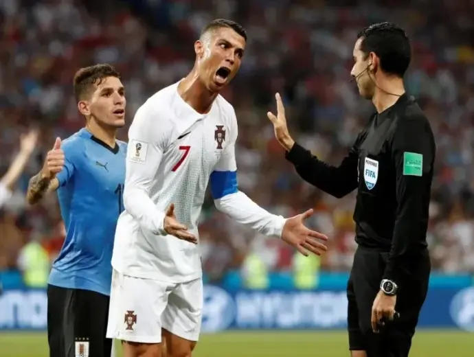 Tổng hợp ảnh Ronaldo meme hài hước và sáng tạo nhất