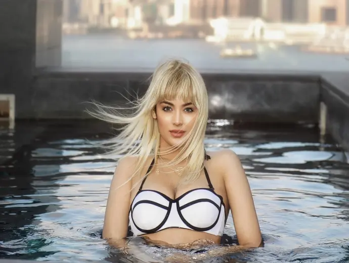 Ảnh gái sexy khoe vòng một căng tròn khiến fan phát cuồng