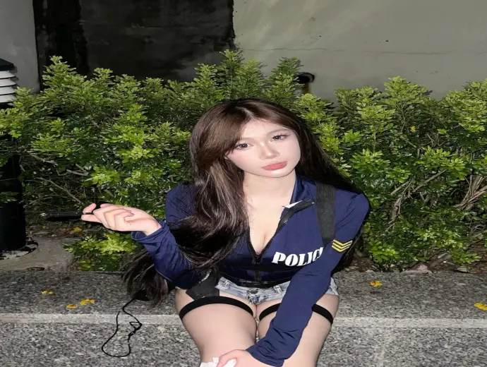 Ảnh gái xinh khoe ngực tung loạt hình vòng một căng đầy