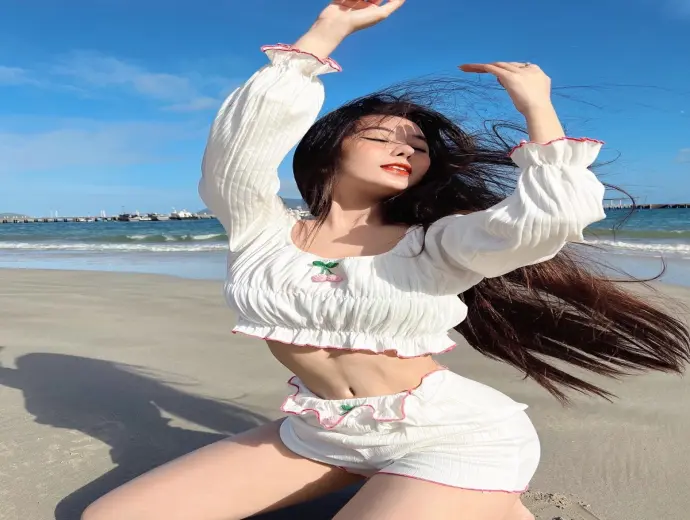 Gái khoe hàng 18+ quyến rũ nóng bỏng đầy mê hoặc nhất