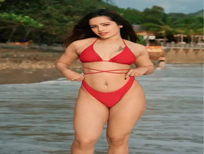 Gái xinh show vú hồng gợi tình sexy khiến tim đập loạn nhịp