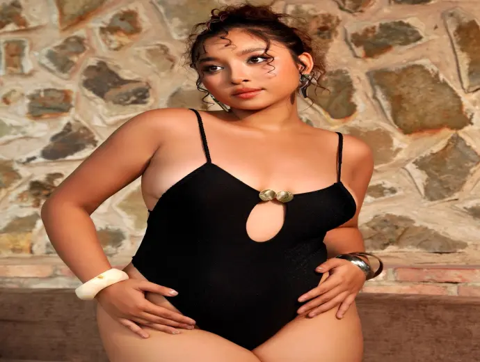 Gái xinh vú to khoe quyến rũ nóng bỏng đầy mê hoặc nhất