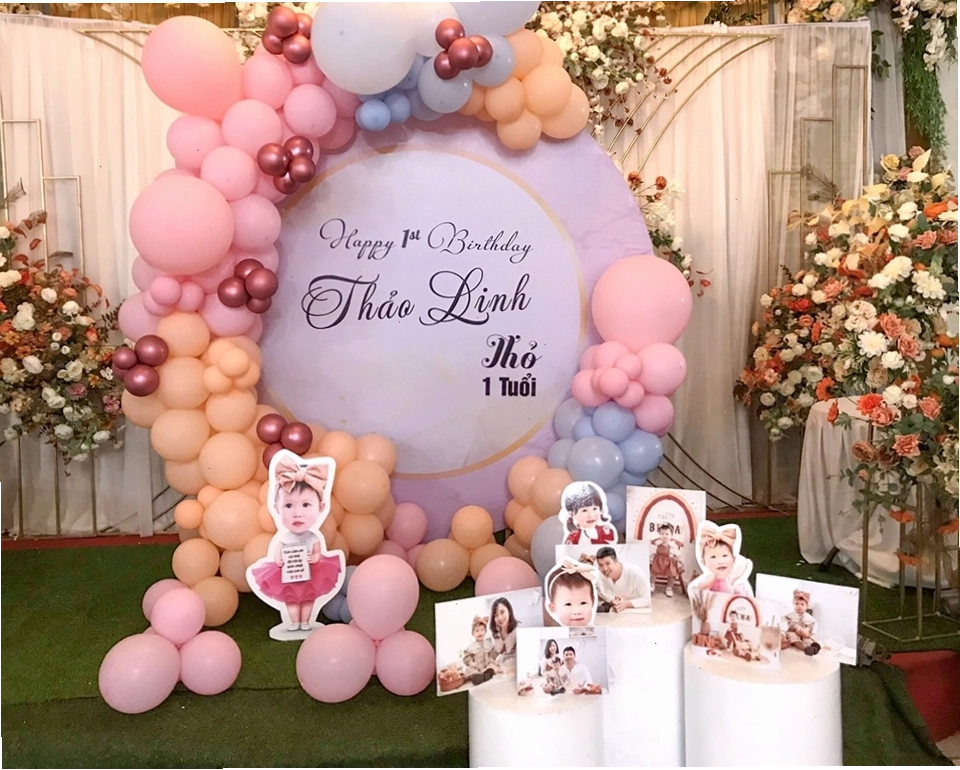 Chibi bé gái tông hồng với áo dài