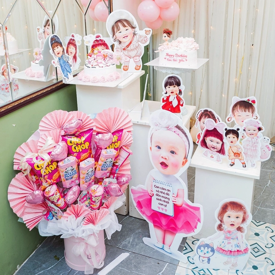 Chibi cho bé gái đáng yêu mặc áo dài