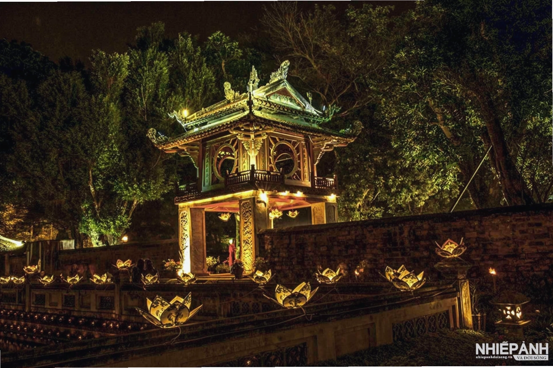 Cột Cờ Hà Nội uy nghiêm giữa lòng thủ đô