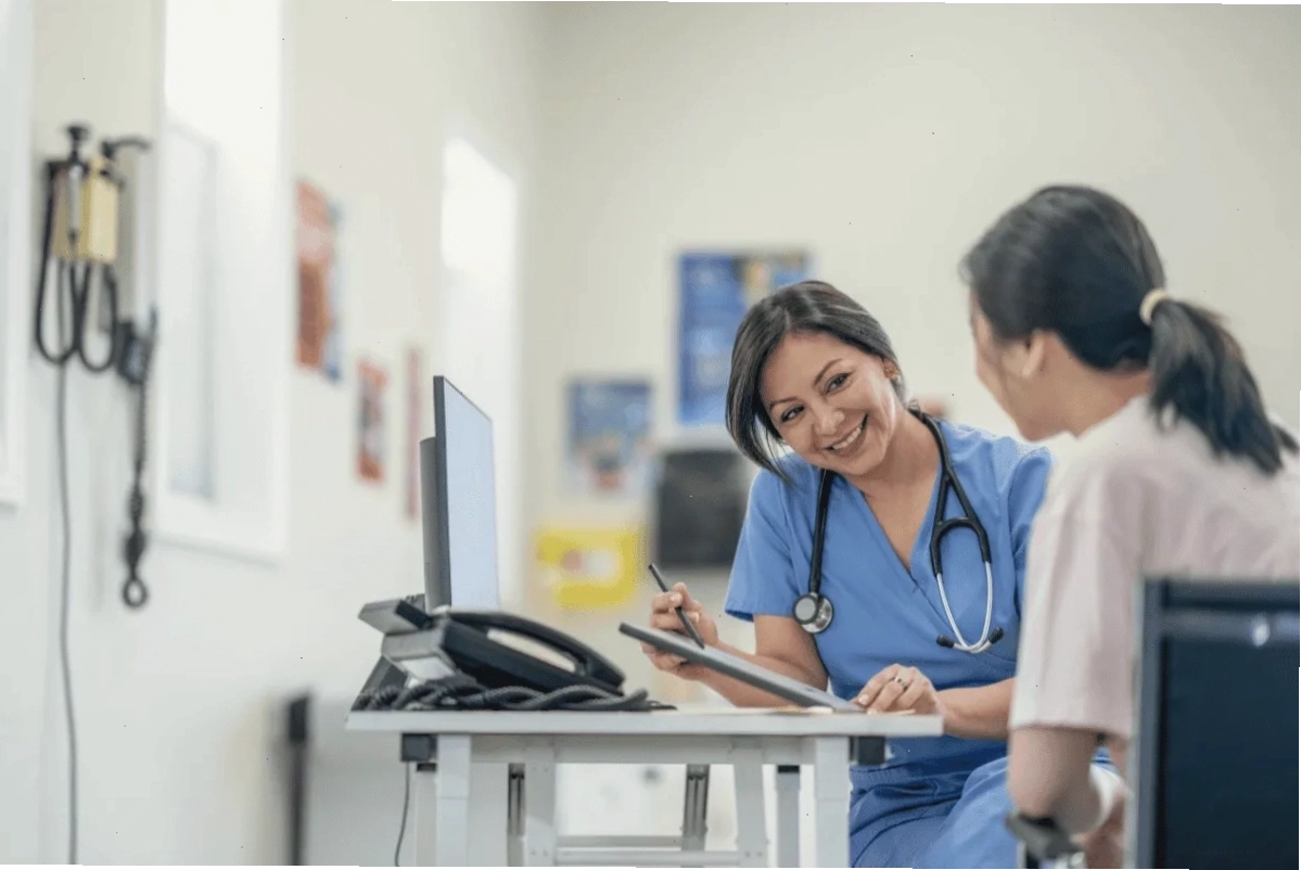 Đau rát khi quan hệ hoặc chảy máu là dấu hiệu cảnh báo vấn đề phụ khoa