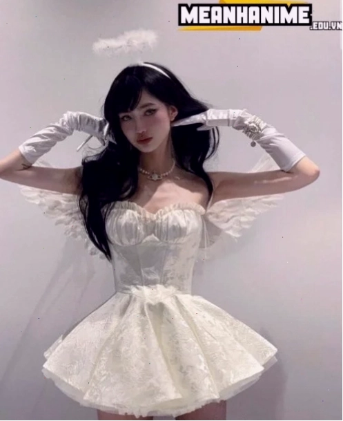 Hình ảnh chibi công an cầm loa gọi to màu hồng