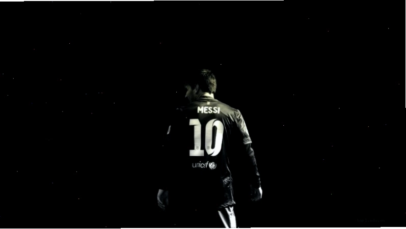 Hình nền Messi 4K với biểu cảm đầy quyết tâm trên sân cỏ