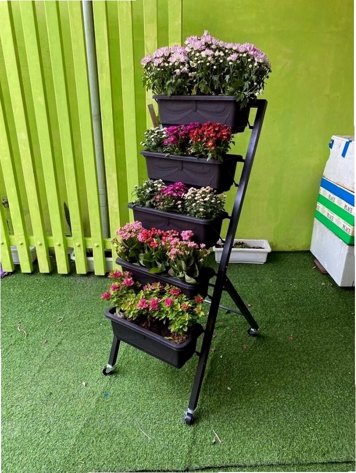 Kệ trồng cây ban công bậc thang làm từ kim loại sơn tĩnh điện