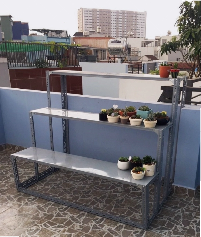 Kệ trồng cây ban công bậc thang nhiều tầng