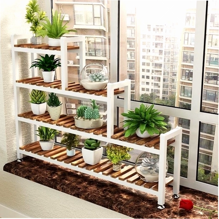 Kệ trồng cây ban công khung sắt với thiết kế nhiều tầng tiện lợi