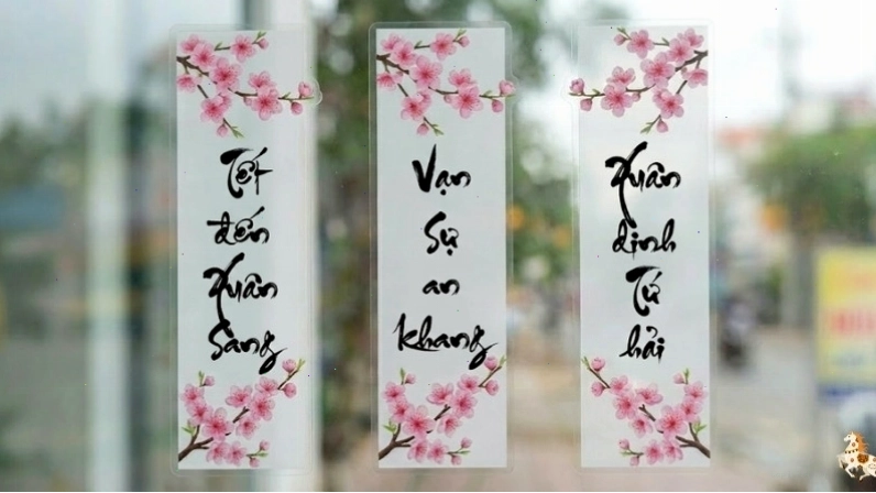 Mẫu decal hoa mai, hoa đào rực rỡ trang trí cửa kính ngày Tết