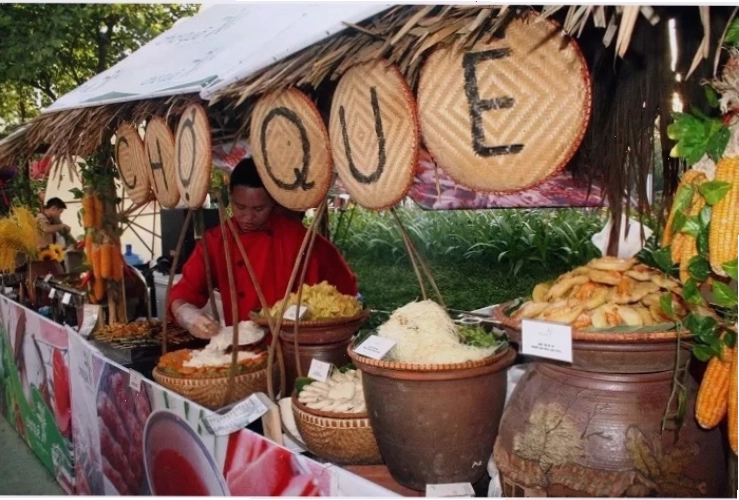 Mẫu trang trí gian hàng ẩm thực đơn giản và chân thực