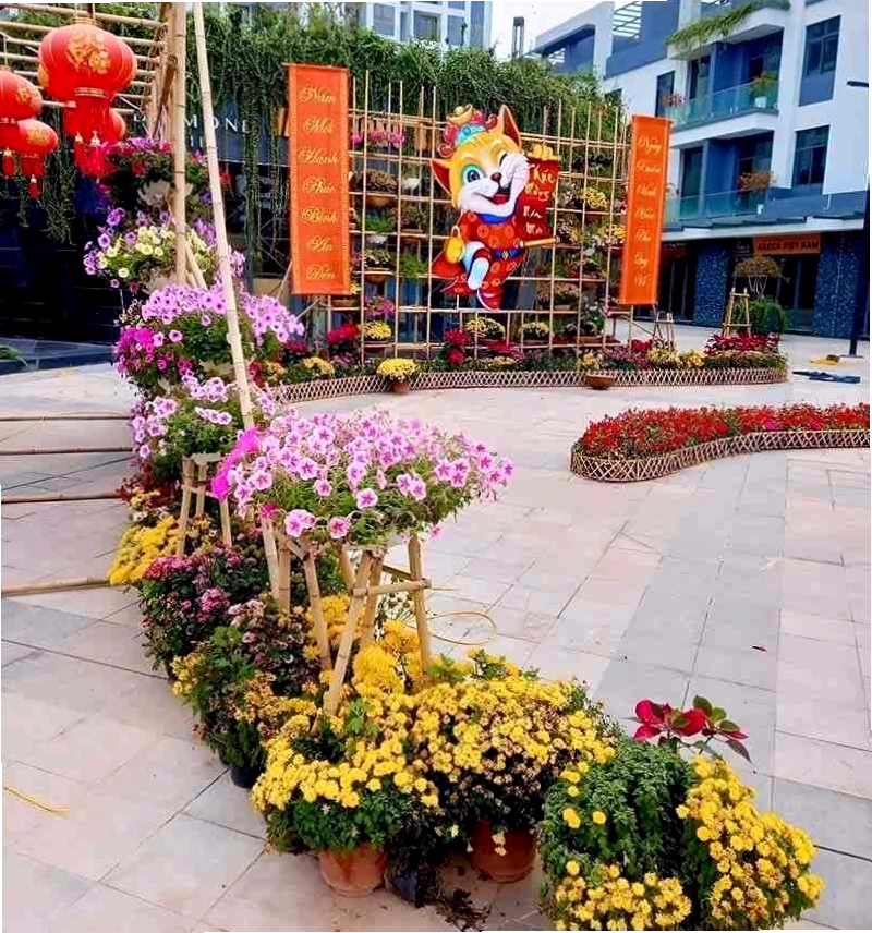 Mẫu trang trí tết tiểu cảnh đẹp ngoài trời theo phong cách hiện đại