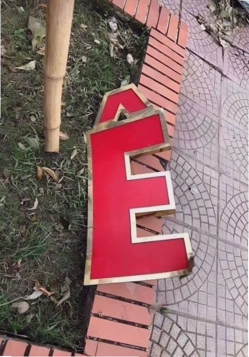 Meme chữ ê - một chữ mà réo cả mạng