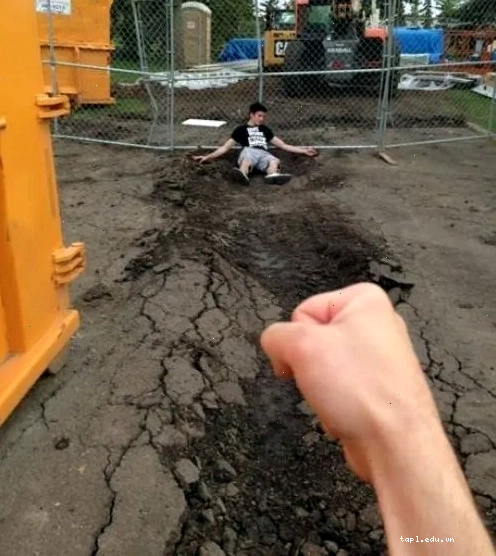 Meme đấm bá đạo thể hiện sự tức giận một cách hài hước