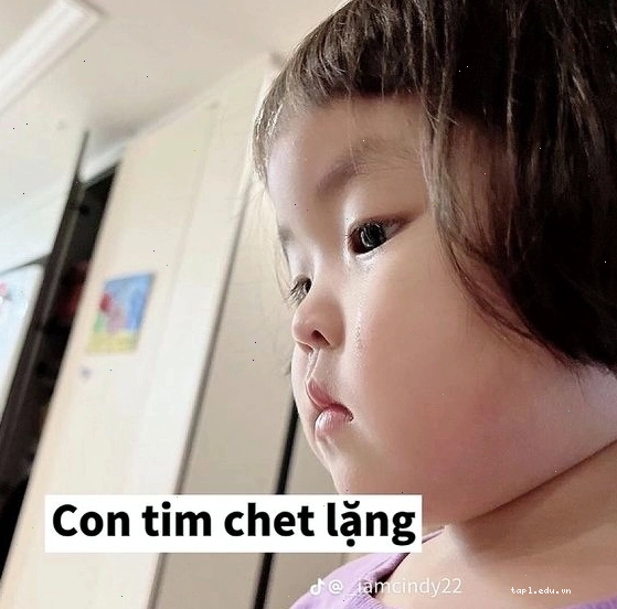 Meme em bé có vẻ sốc hoặc ngất