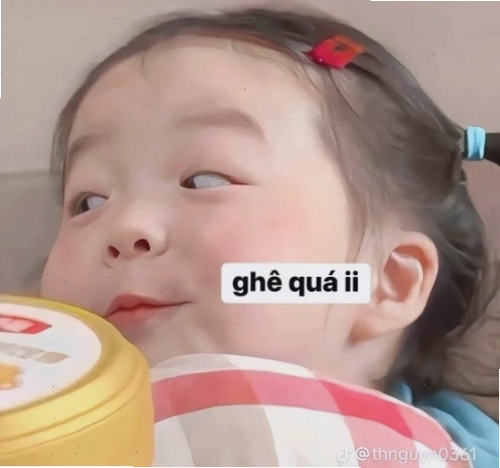Meme em bé đang trêu chọc