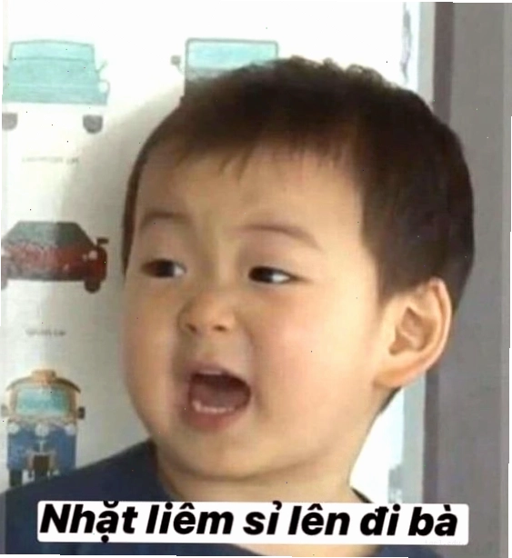 Meme em bé hài hước đang tranh cãi với biểu cảm quyết liệt