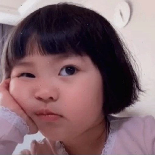 Meme em bé thể hiện sự chán nản và mệt mỏi
