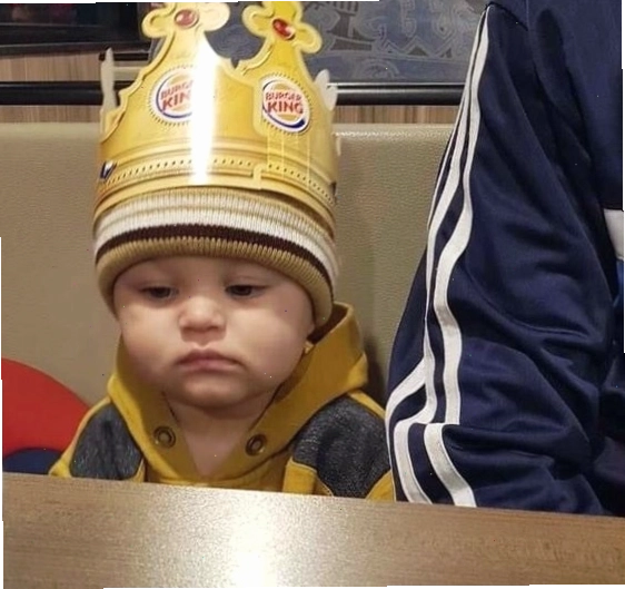 Meme em bé với vẻ mặt buồn bã, thất vọng