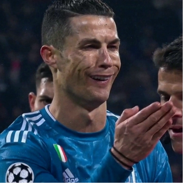 Meme Ronaldo hài hước