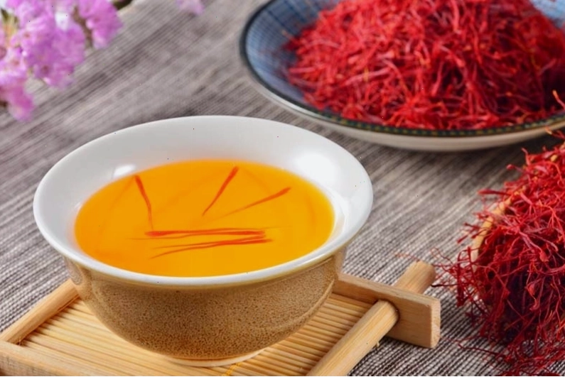 Thời điểm uống nhụy hoa nghệ tây tốt nhất là vào buổi sáng hoặc tối trước khi ngủ