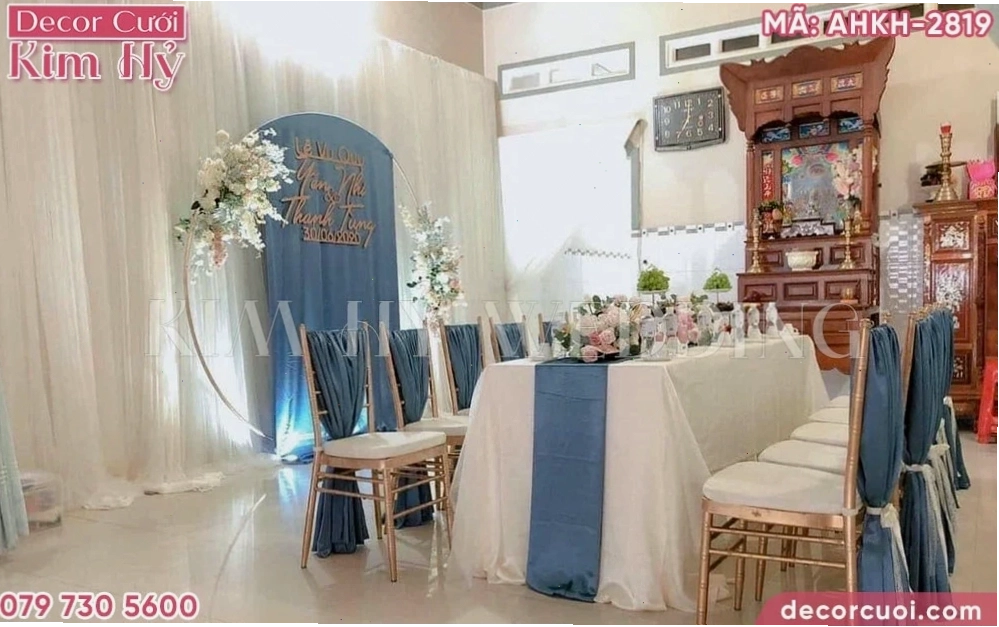Trang trí gia tiên lễ cưới có sẵn bàn thờ tổ tiên và cửu huyền thất tổ