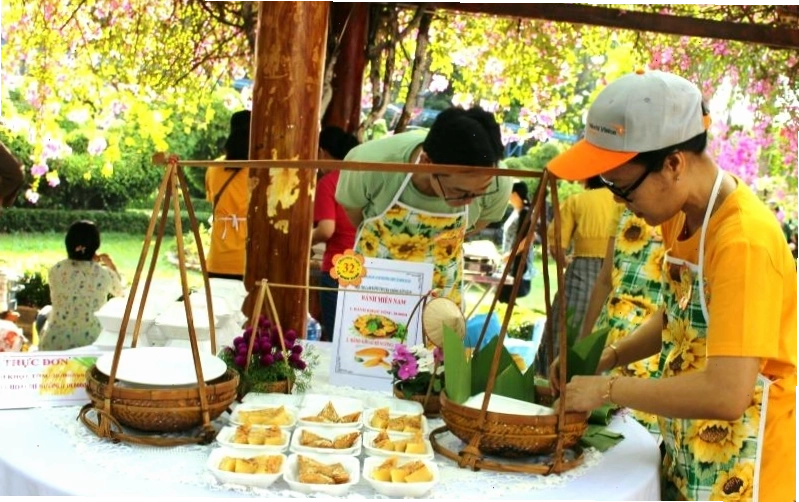 Trang trí gian hàng Tết theo phong cách hiện đại