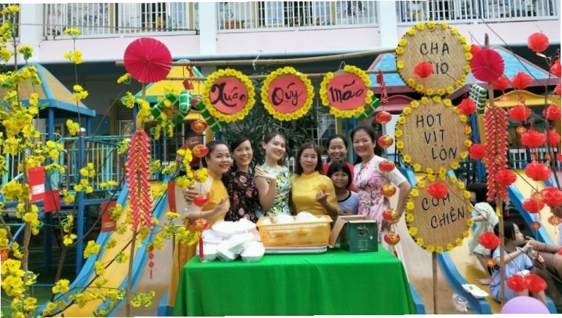 Trang trí gian hàng Tết với màu sắc đặc trưng