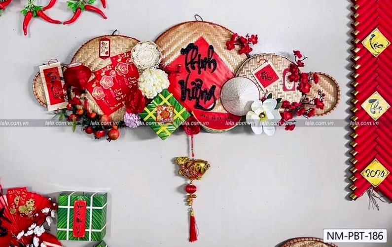 Trang trí góc Tết với mẹt tre và các vật phẩm mộc mạc