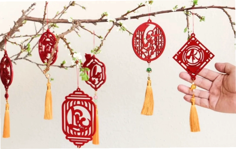 Trang trí ngày Tết với các phụ kiện treo may mắn