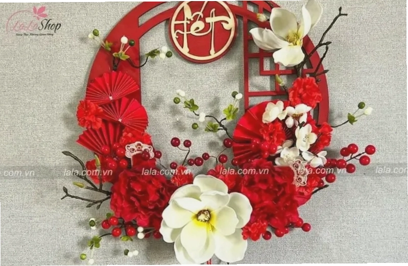 Vòng hoa trang trí Tết gửi lời chúc an khang